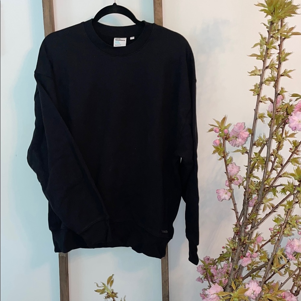 Aritzia black TNA crew neck sweatshirt!